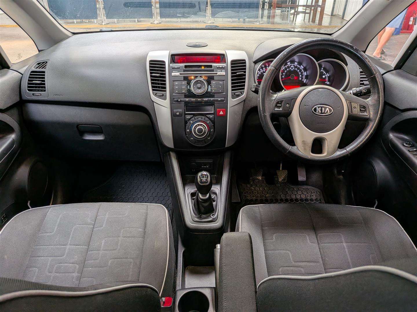 <p>2010 KIA VENGA 3</p>