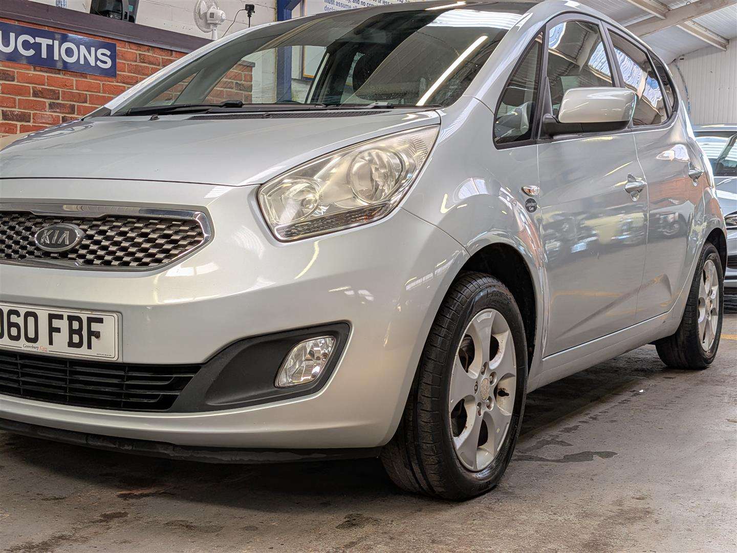 <p>2010 KIA VENGA 3</p>