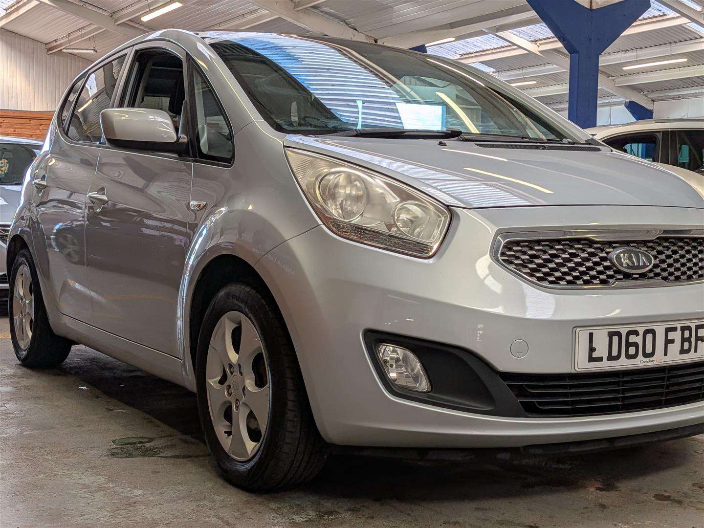 <p>2010 KIA VENGA 3</p>