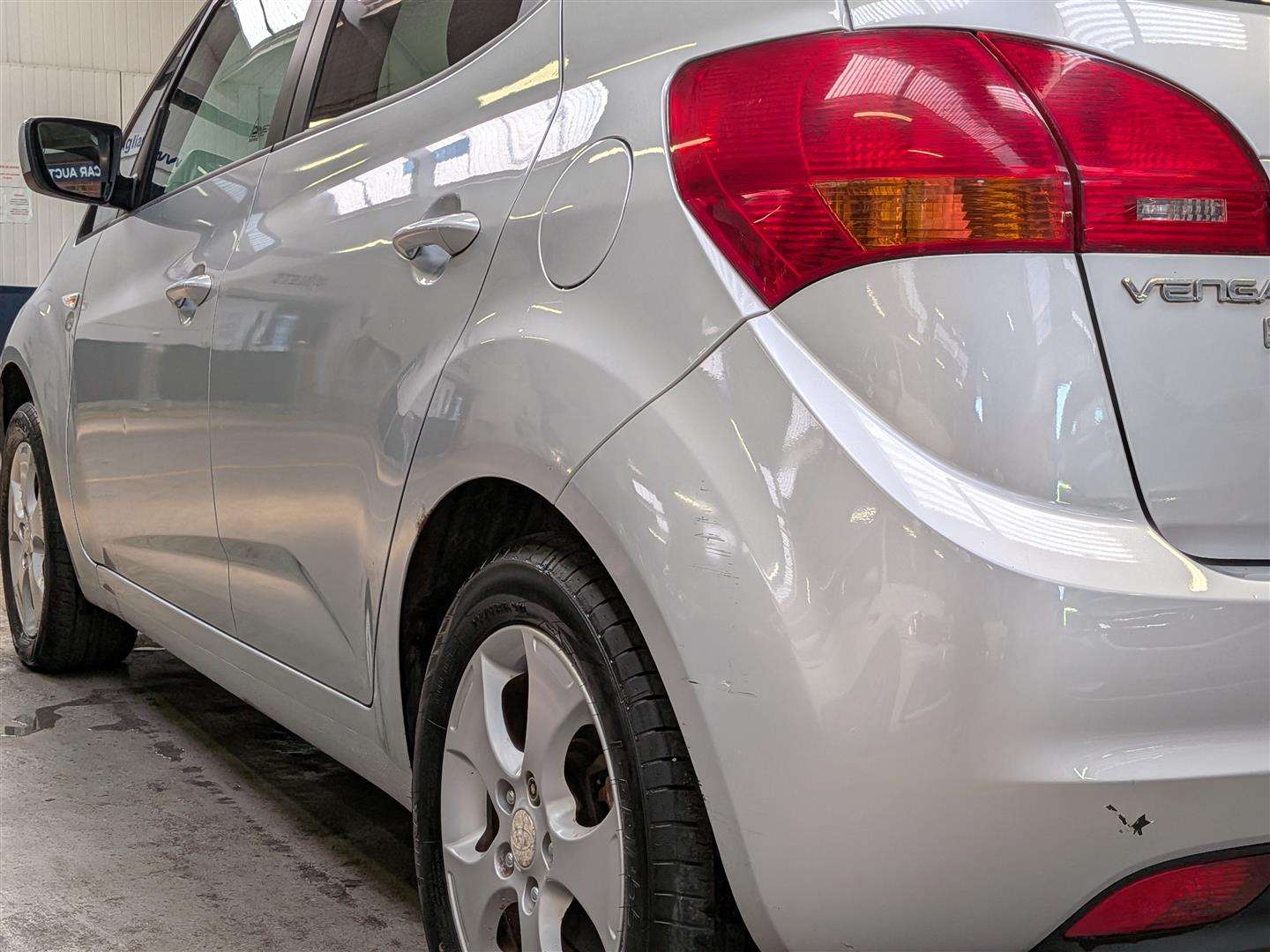 <p>2010 KIA VENGA 3</p>