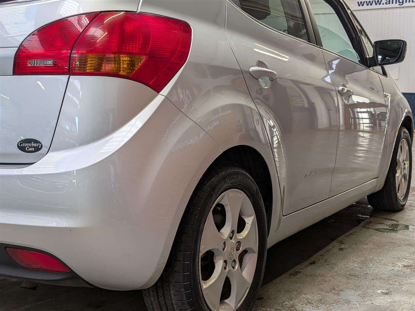 <p>2010 KIA VENGA 3</p>