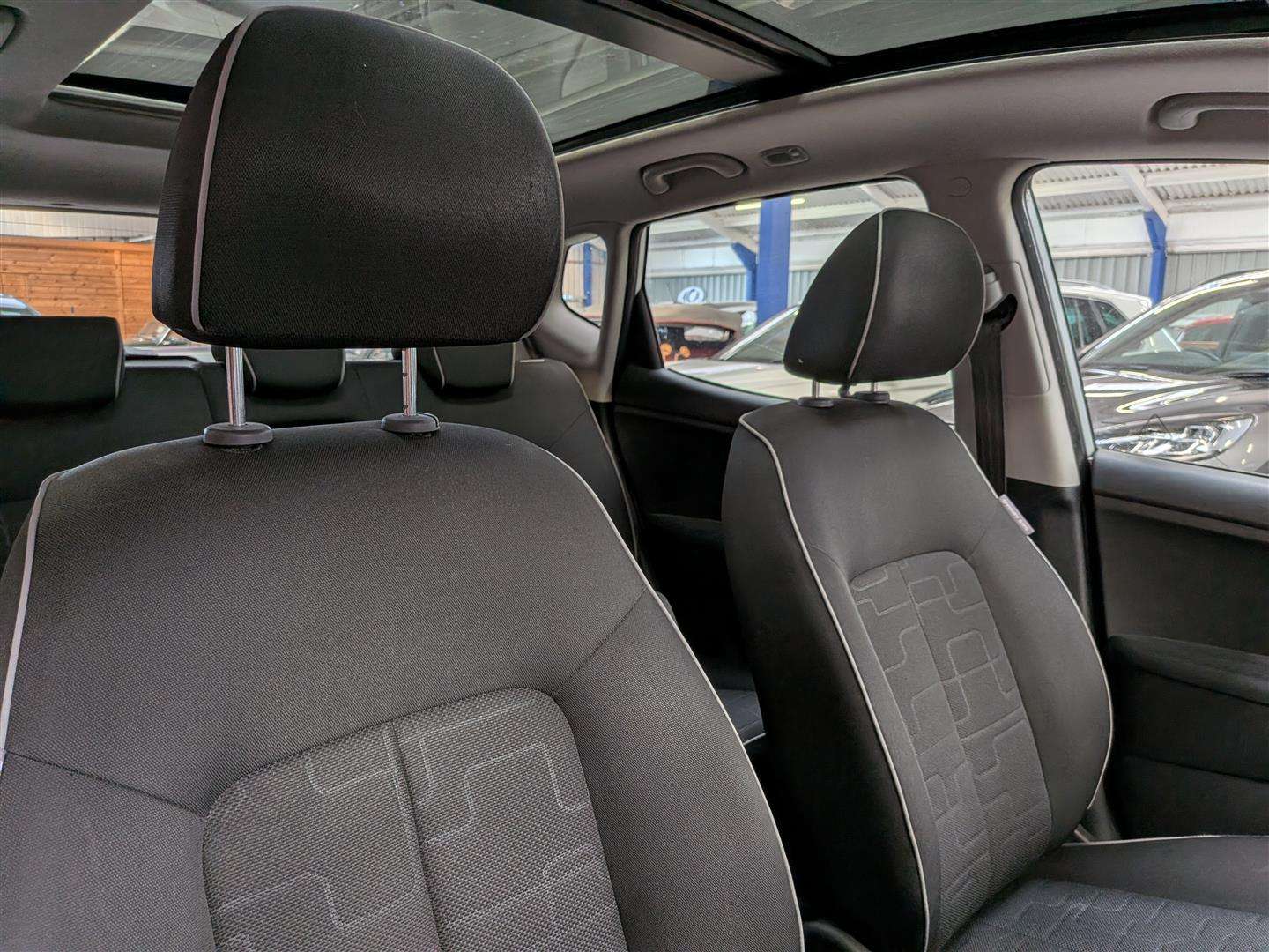 <p>2010 KIA VENGA 3</p>