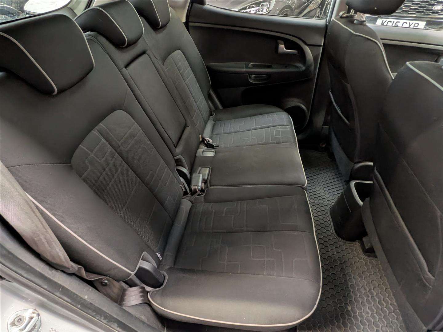 <p>2010 KIA VENGA 3</p>