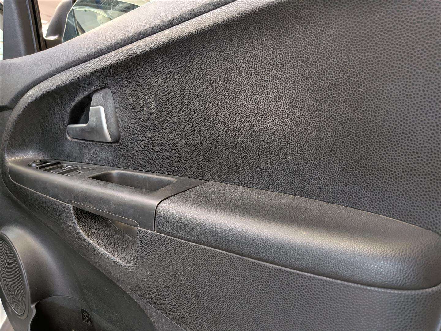 <p>2010 KIA VENGA 3</p>