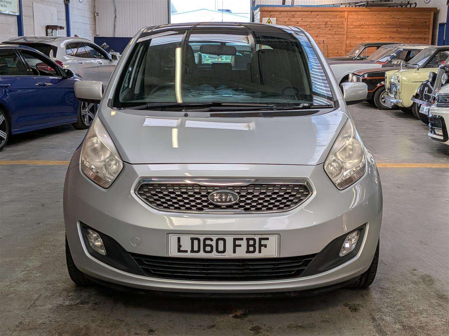 <p>2010 KIA VENGA 3</p>