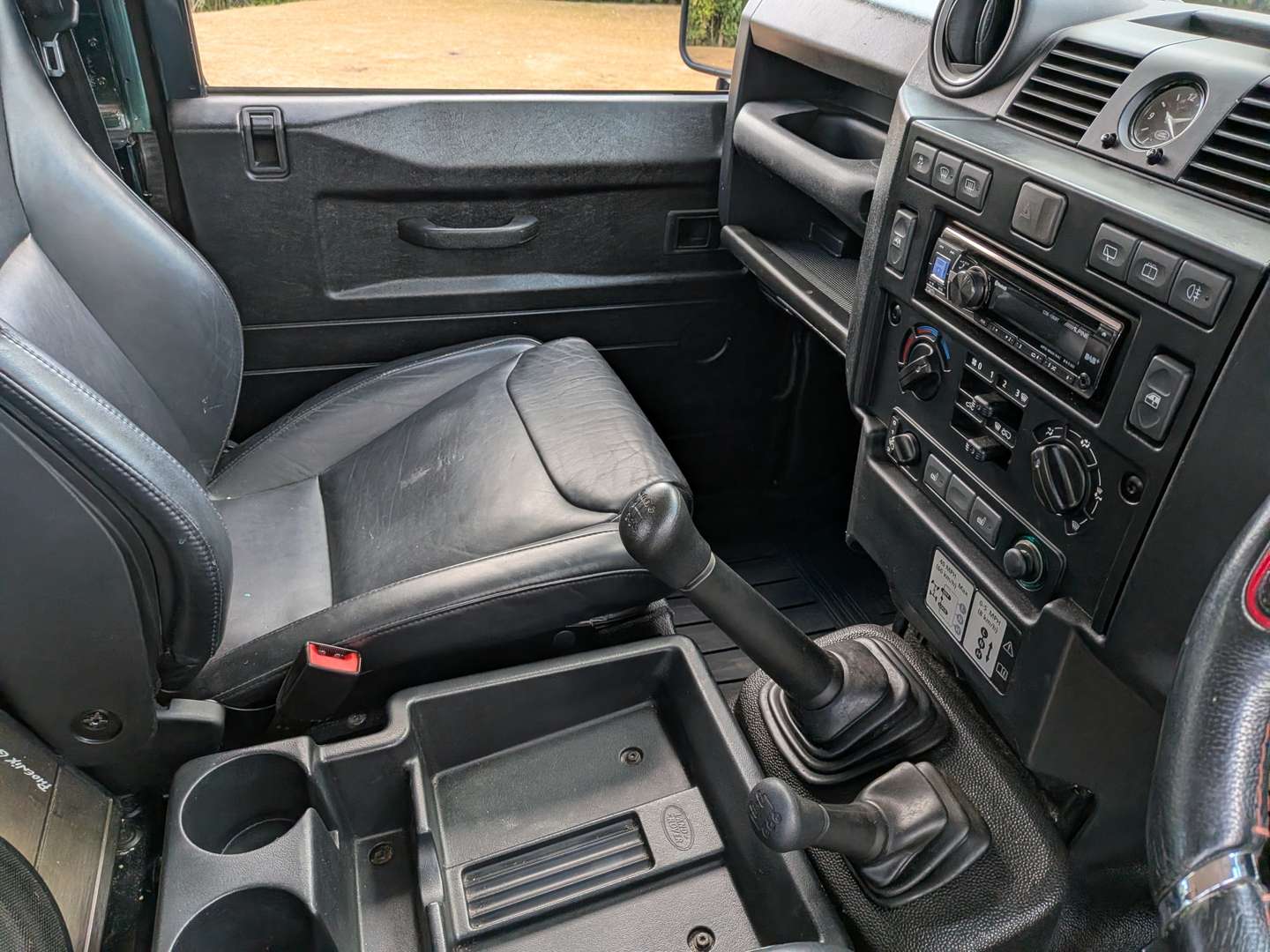 <p>2015 LAND ROVER DEFENDER 90</p>