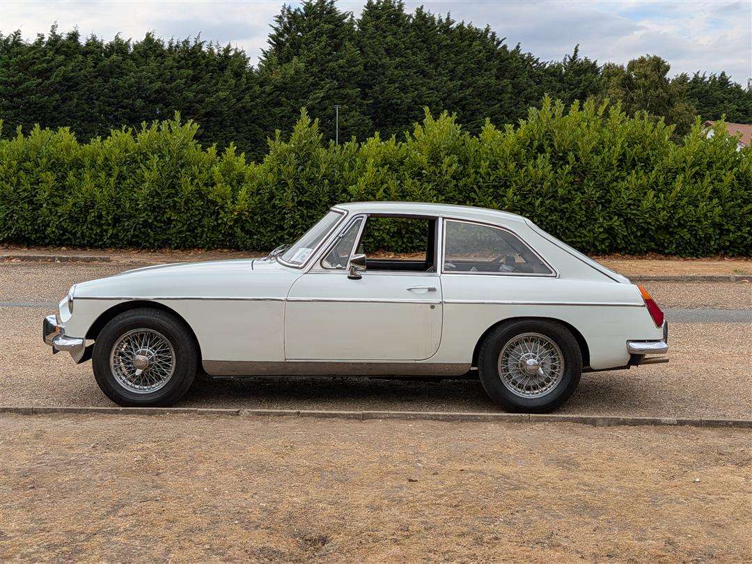 <p>1973 MG B GT AUTO</p>