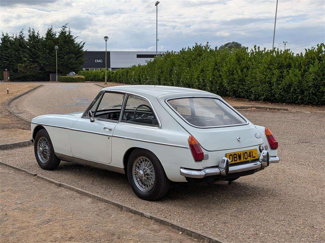 <p>1973 MG B GT AUTO</p>