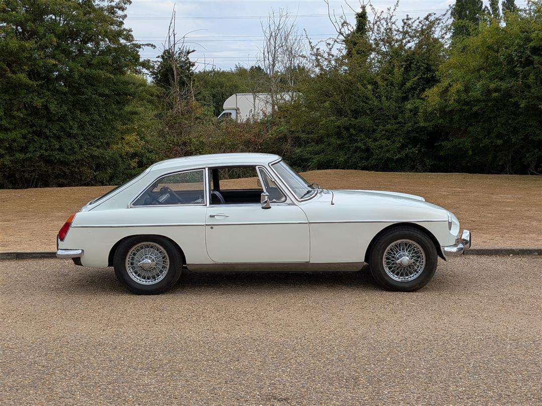 <p>1973 MG B GT AUTO</p>