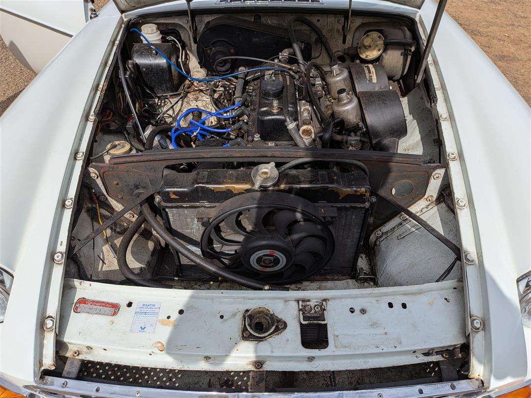 <p>1973 MG B GT AUTO</p>
