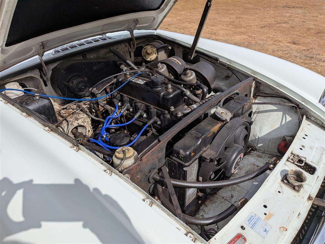 <p>1973 MG B GT AUTO</p>
