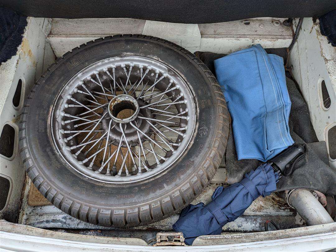 <p>1973 MG B GT AUTO</p>