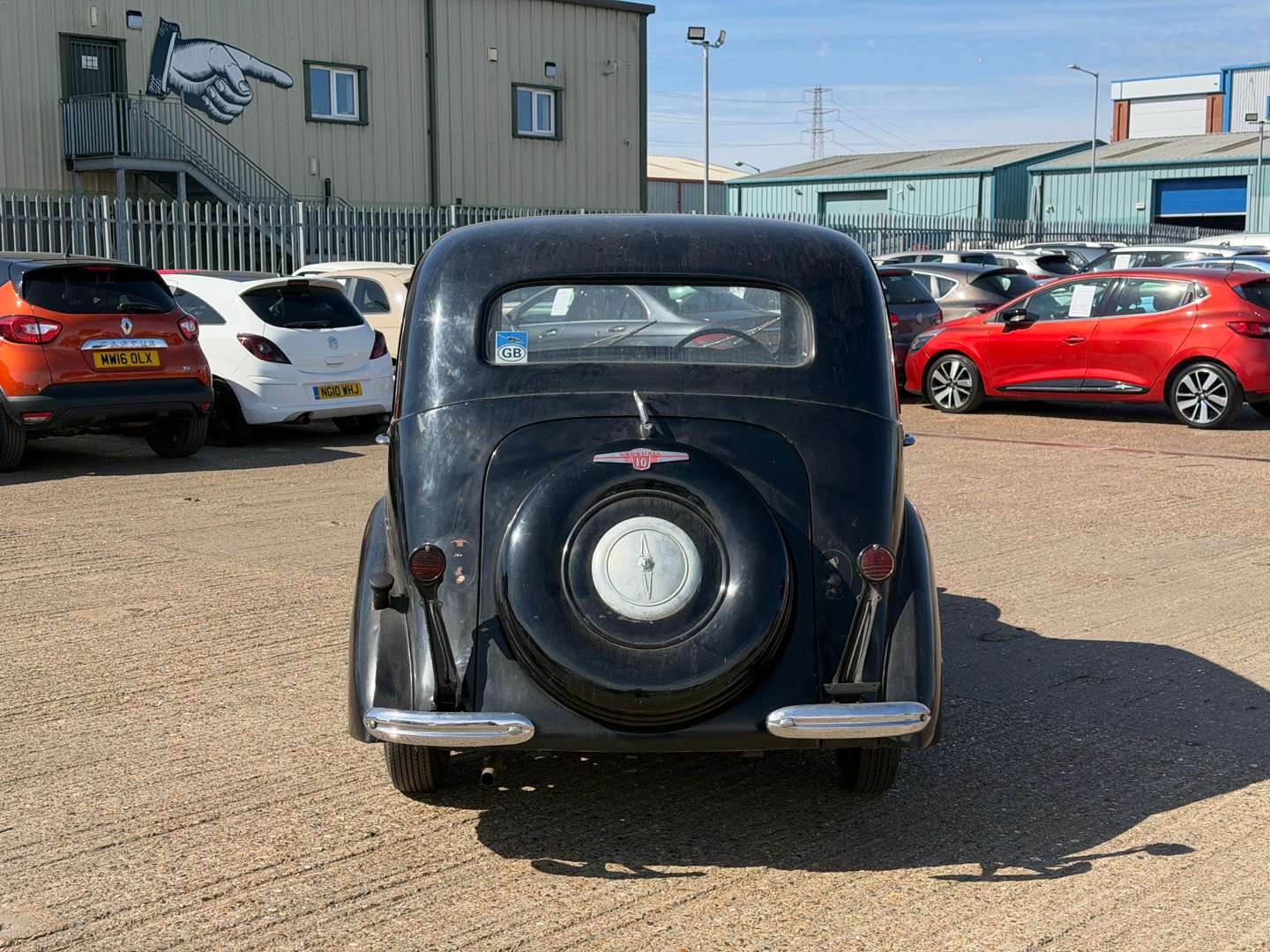 <p>1946 VAUXHALL 10-4</p>