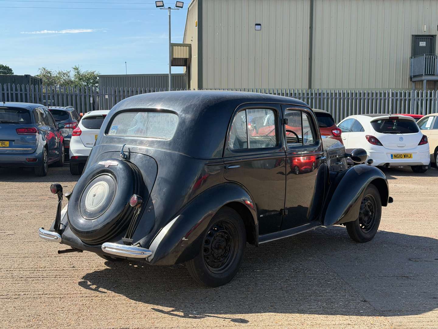 <p>1946 VAUXHALL 10-4</p>