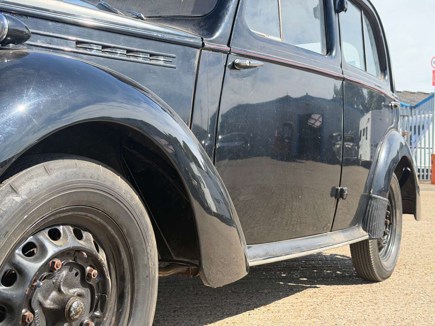 <p>1946 VAUXHALL 10-4</p>