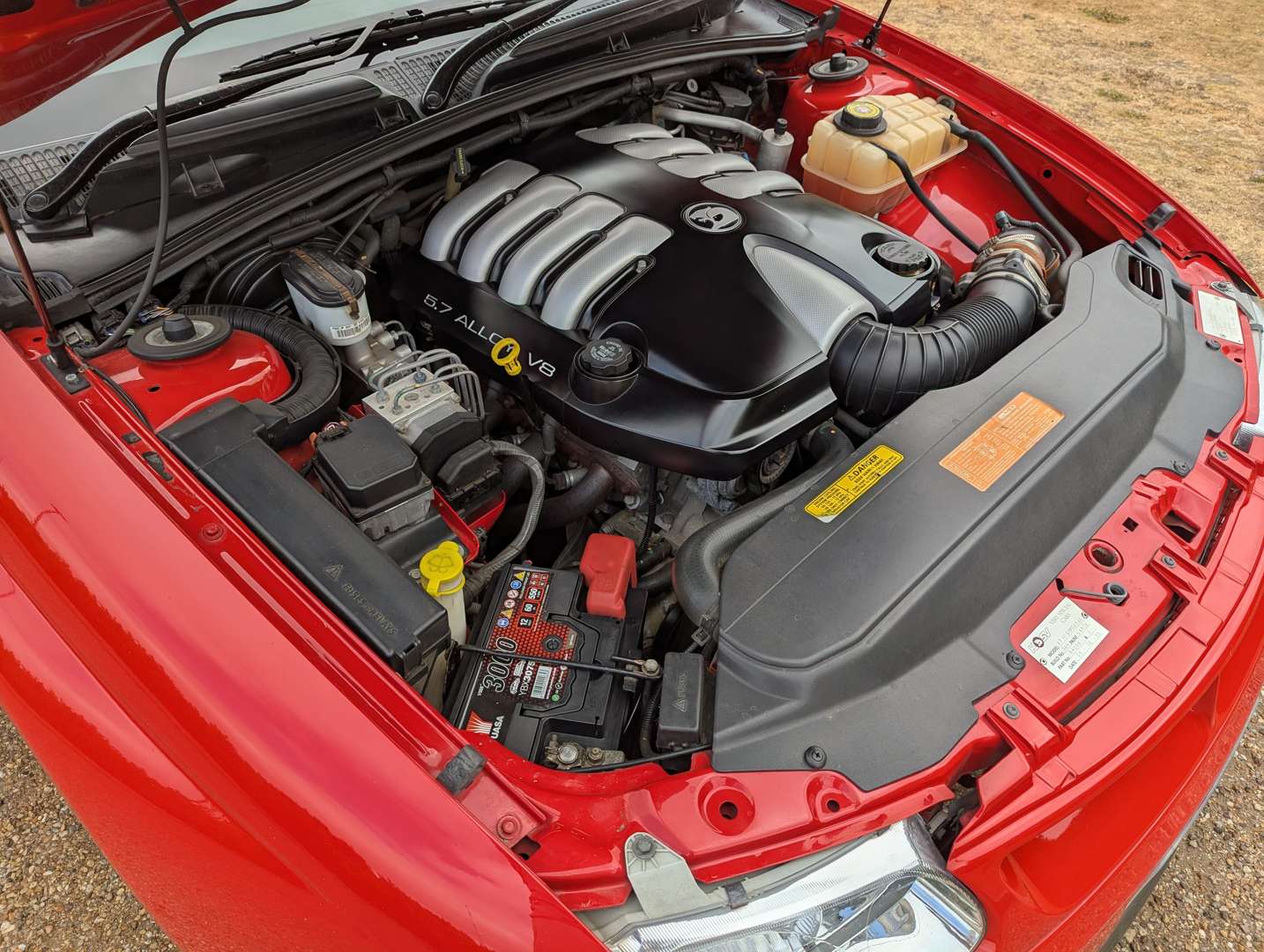 <p>1999 HOLDEN HSV VT2 CLUBSPORT R8</p>