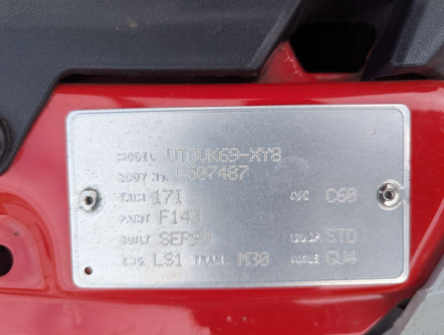 <p>1999 HOLDEN HSV VT2 CLUBSPORT R8</p>