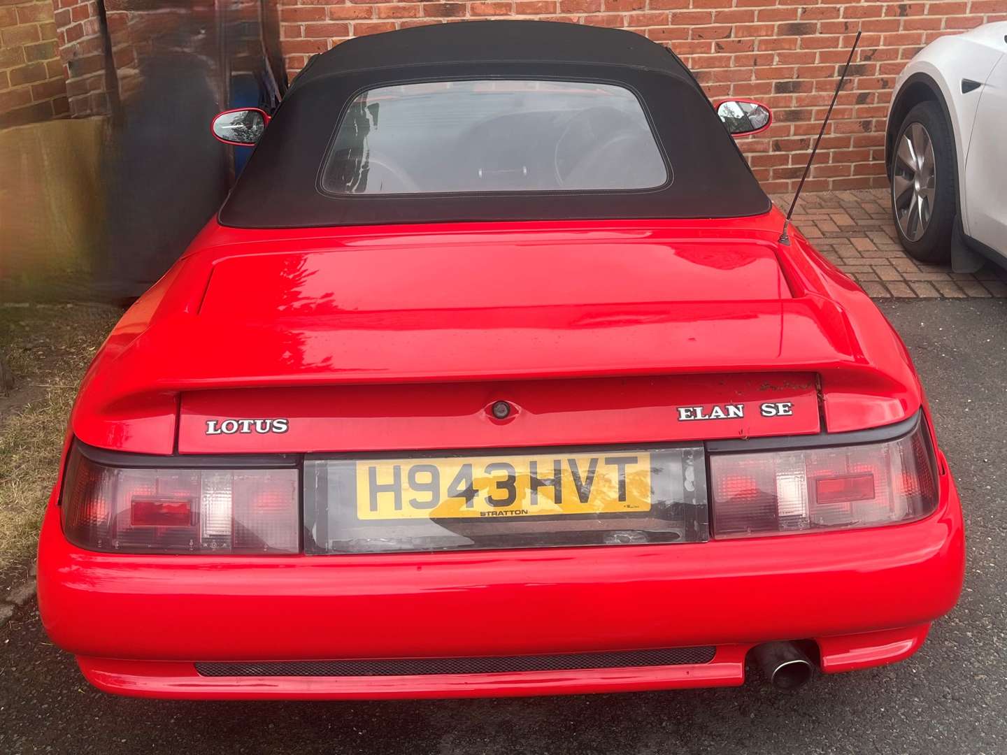 <p>1991 LOTUS ELAN SE TURBO</p>
