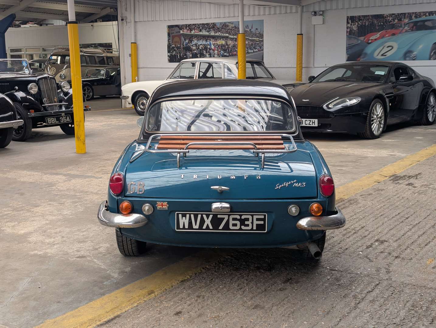 <p>1967 TRIUMPH SPITFIRE MK3</p>