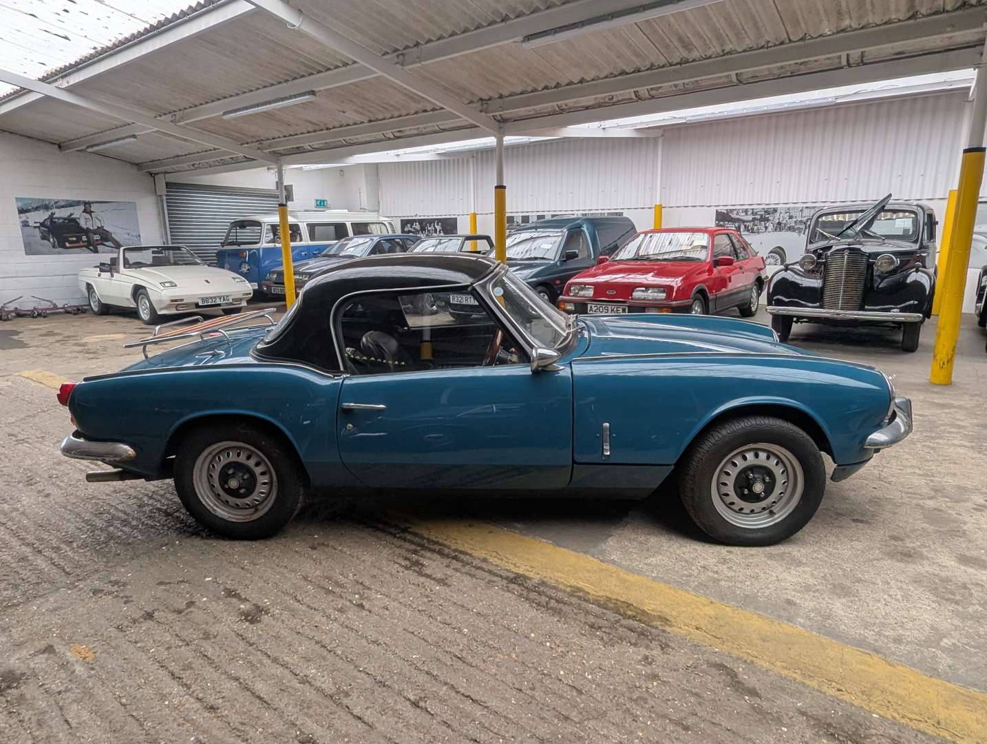 <p>1967 TRIUMPH SPITFIRE MK3</p>