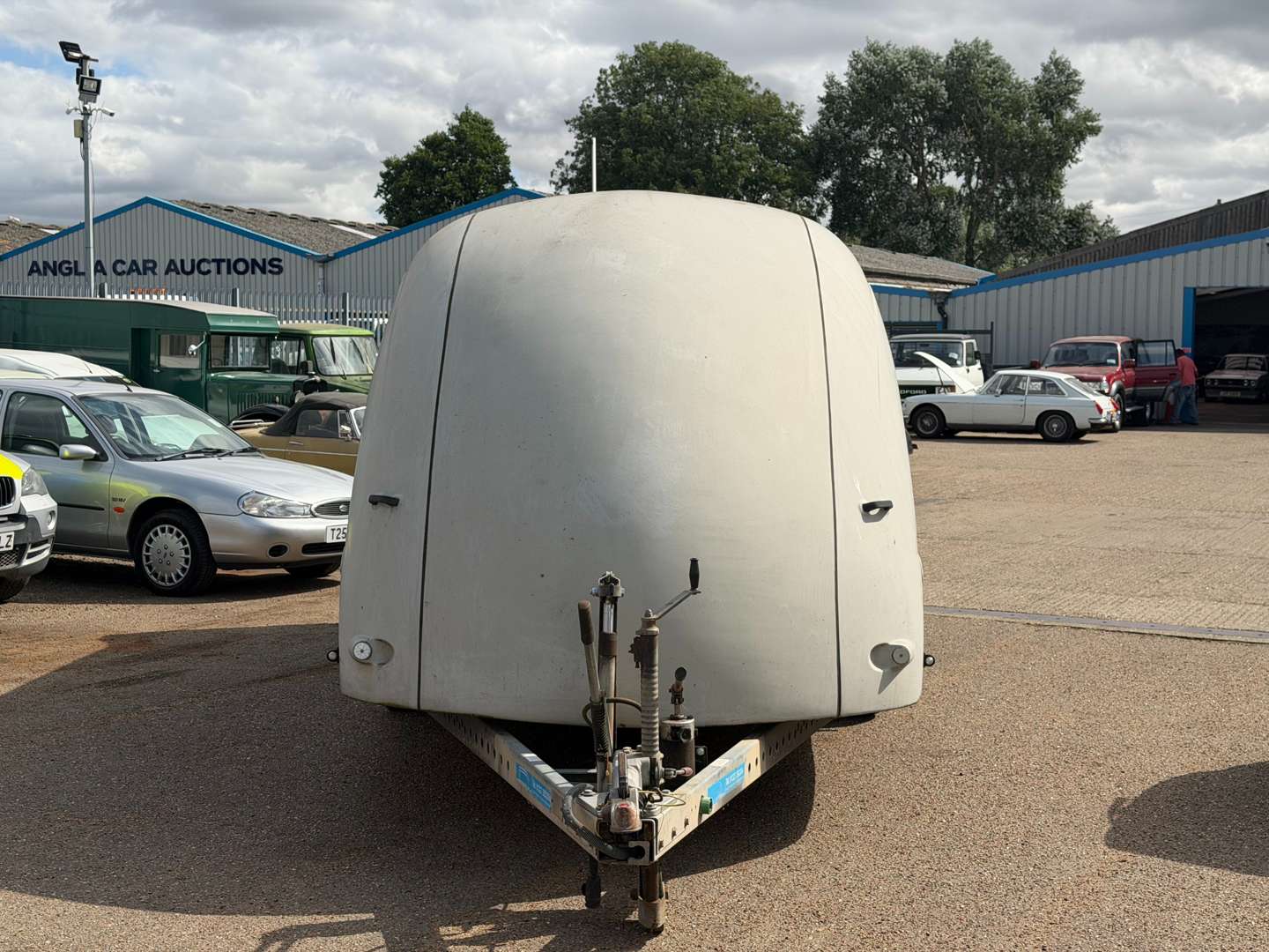 <p>2015 WOODFORD RL5000 COVERED CAR TRAILER</p>