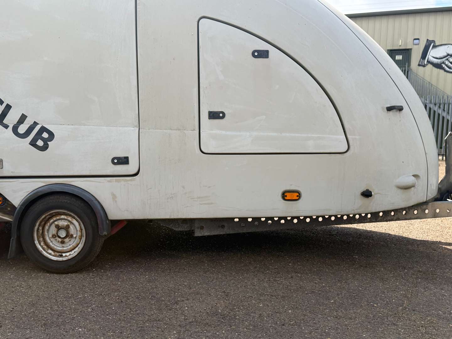 <p>2015 WOODFORD RL5000 COVERED CAR TRAILER</p>