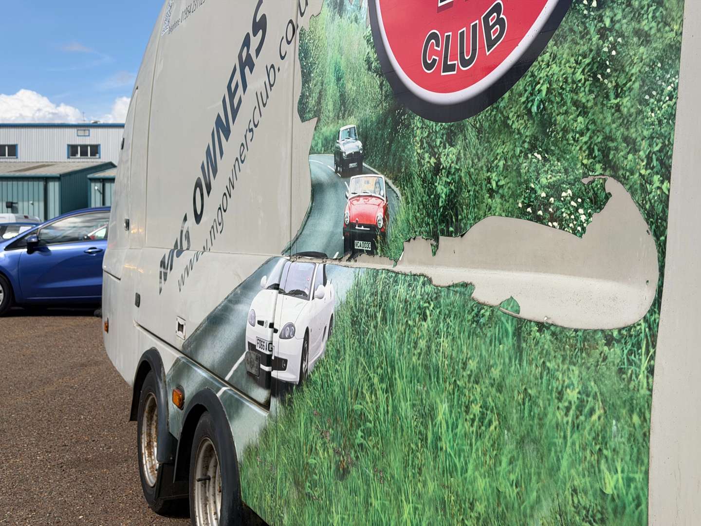 <p>2015 WOODFORD RL5000 COVERED CAR TRAILER</p>