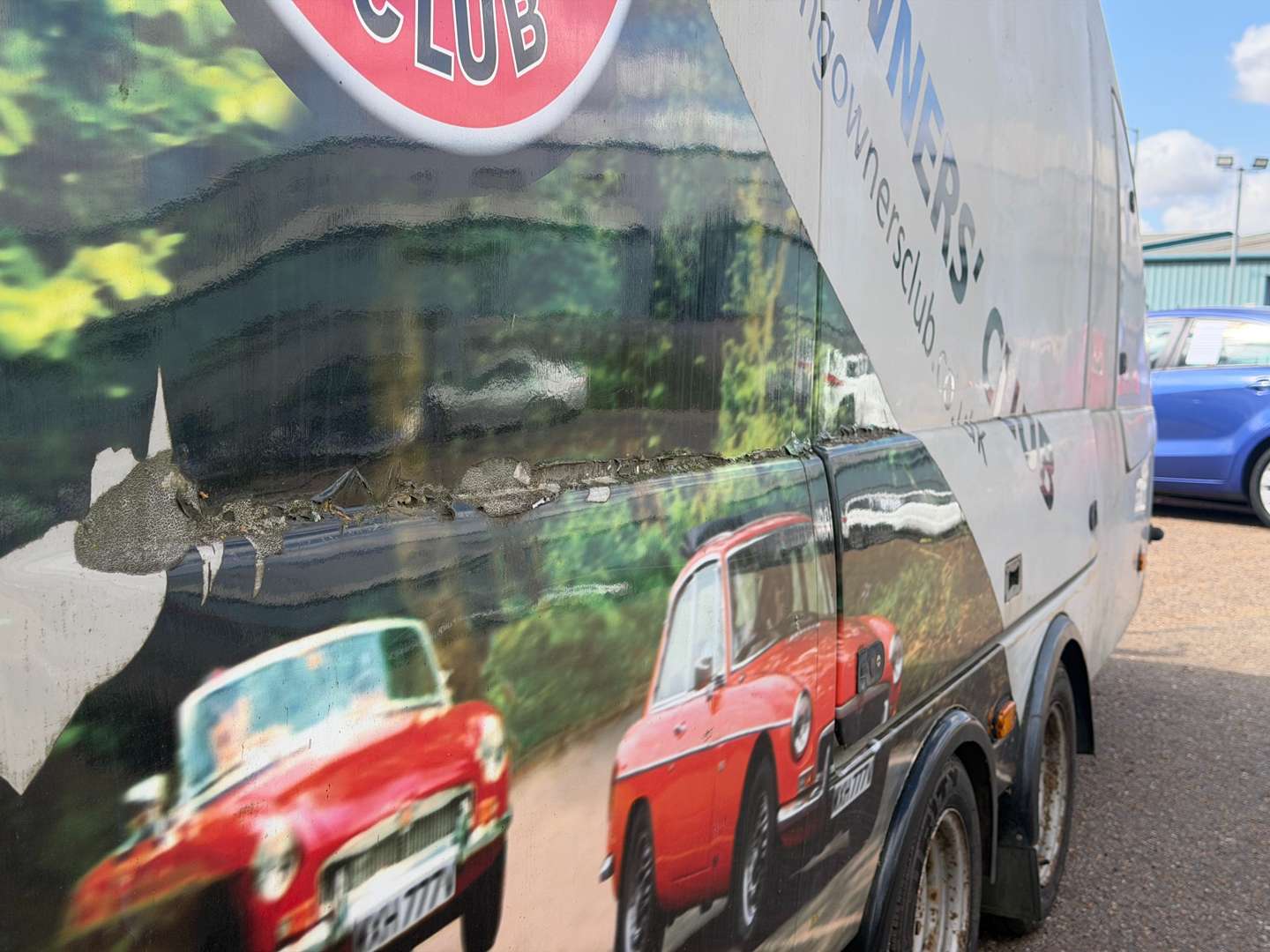 <p>2015 WOODFORD RL5000 COVERED CAR TRAILER</p>