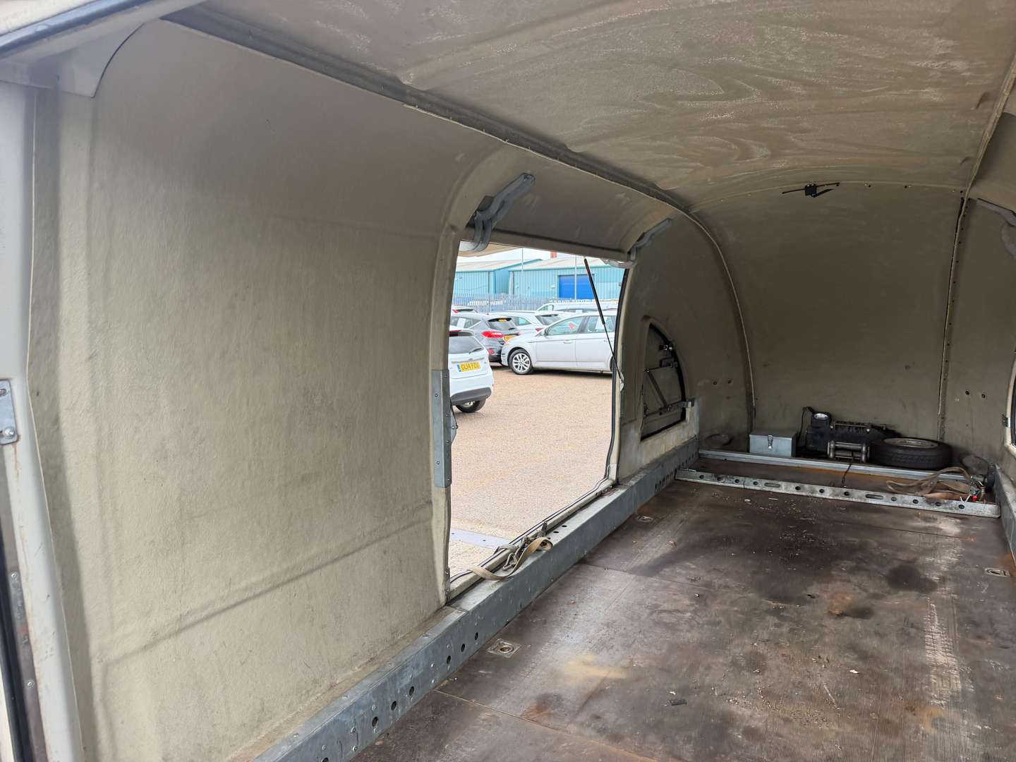 <p>2015 WOODFORD RL5000 COVERED CAR TRAILER</p>