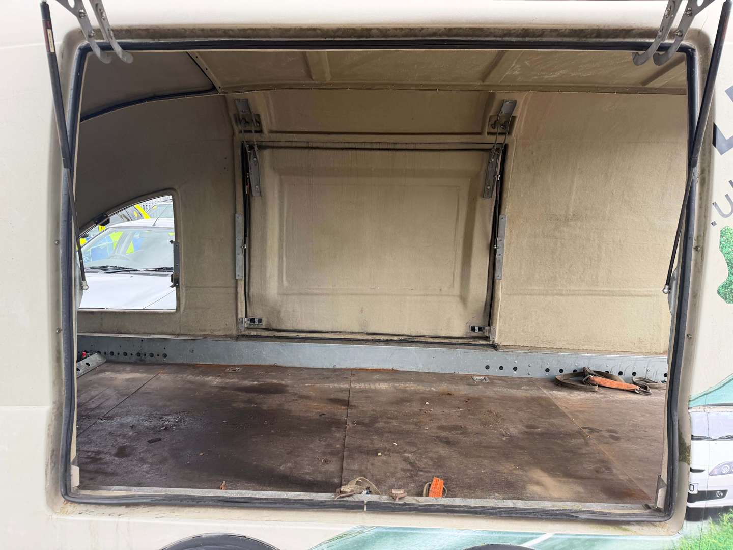 <p>2015 WOODFORD RL5000 COVERED CAR TRAILER</p>