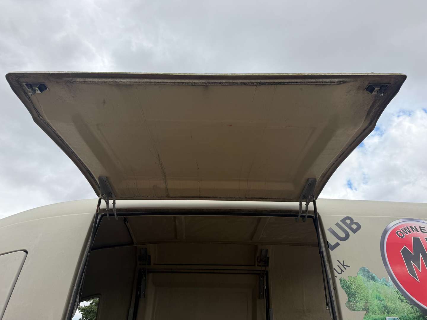 <p>2015 WOODFORD RL5000 COVERED CAR TRAILER</p>