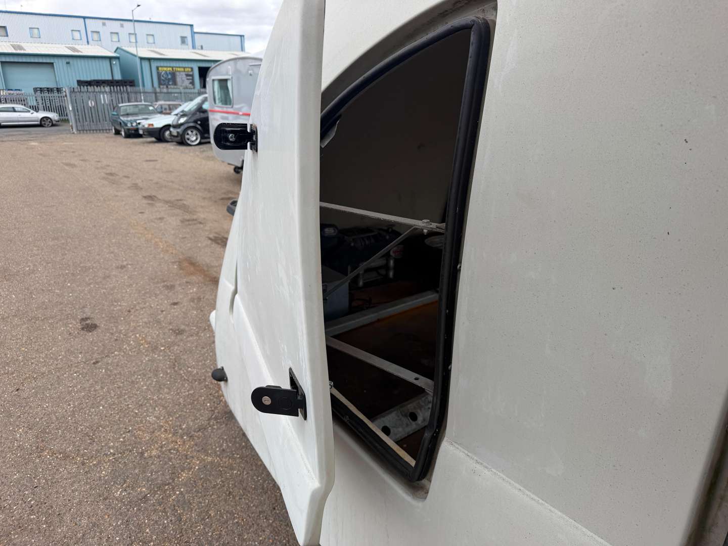 <p>2015 WOODFORD RL5000 COVERED CAR TRAILER</p>