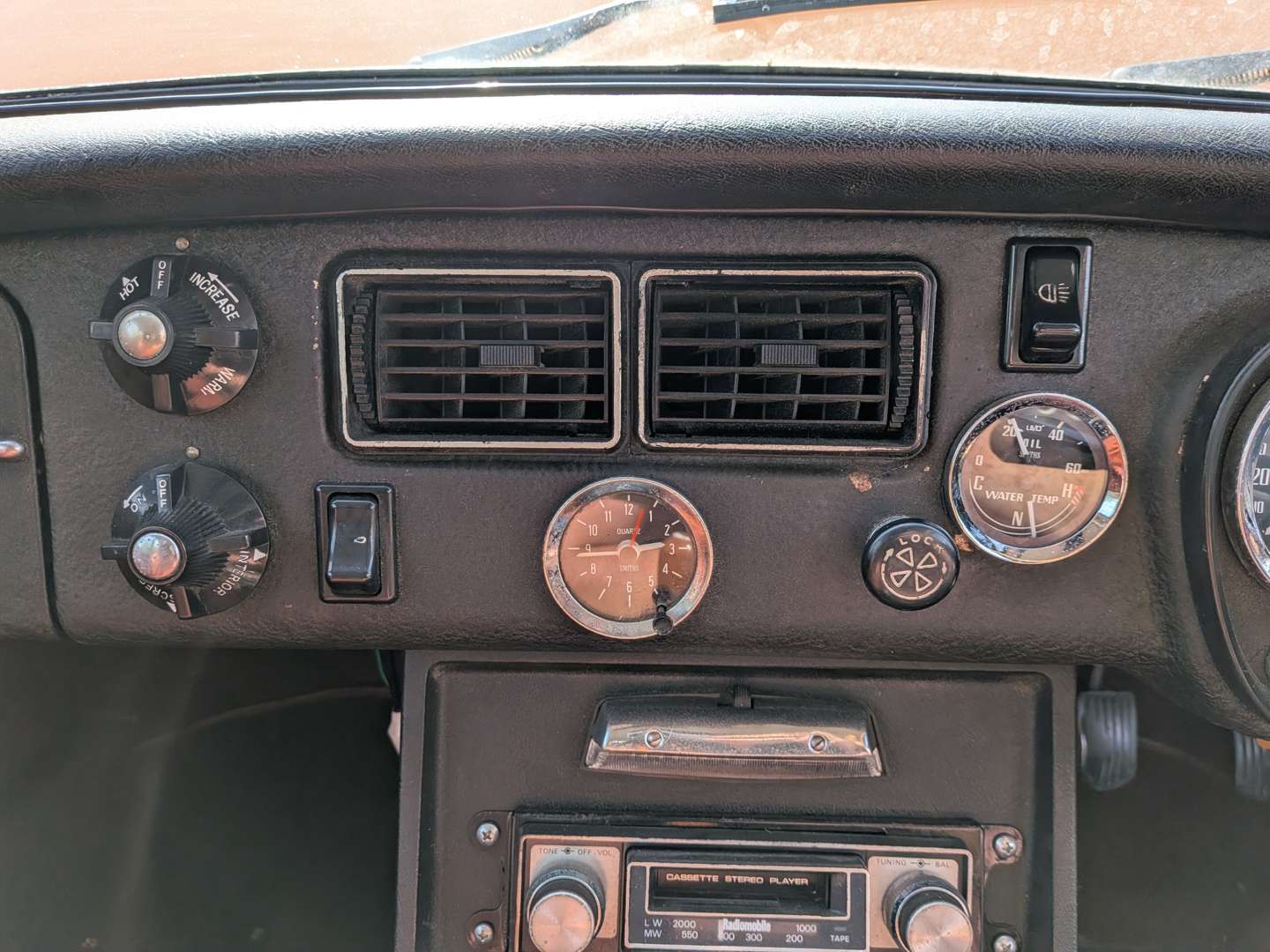 <p>1974 MG B GT V8</p>