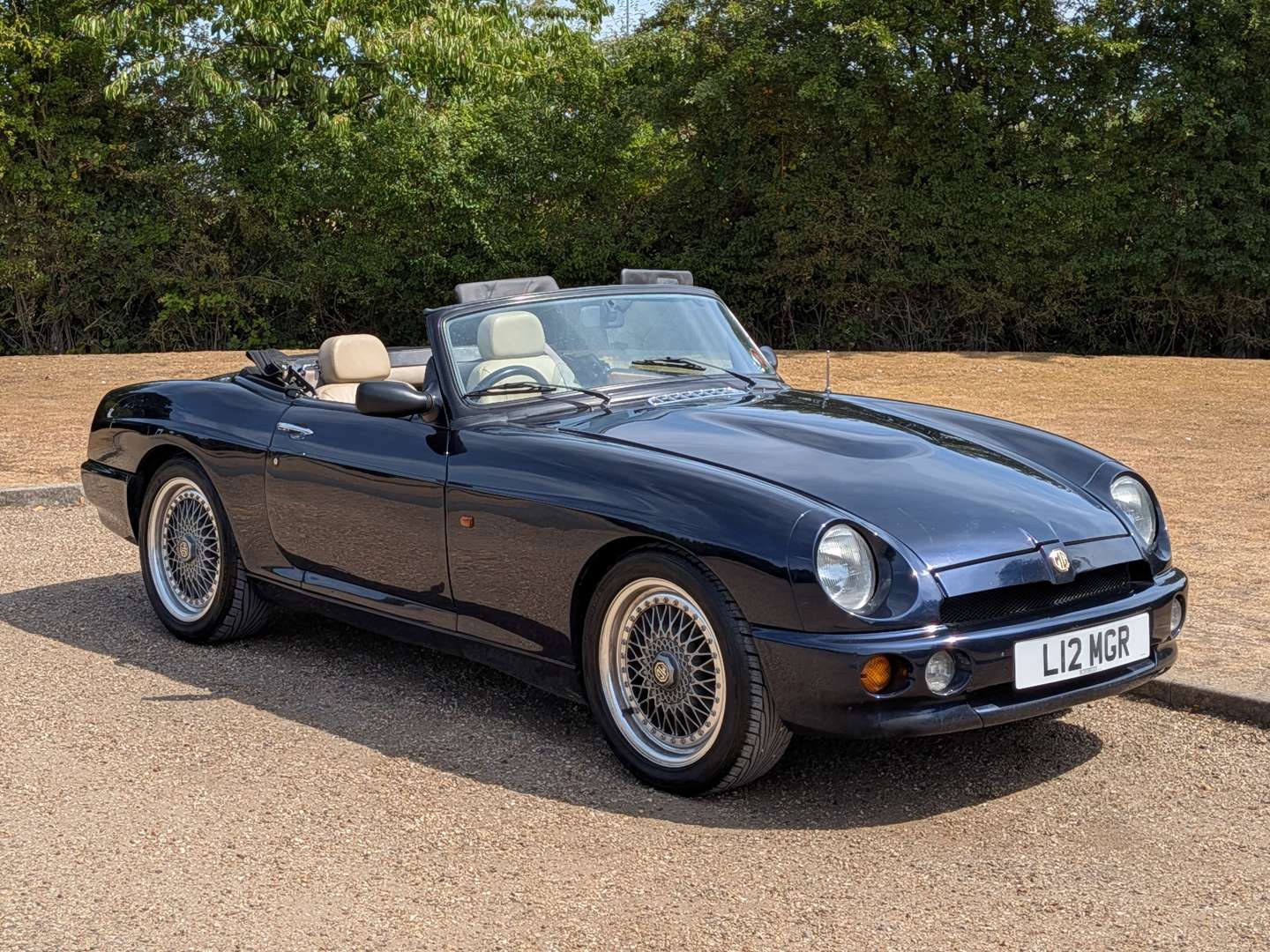 <p>1993 MG RV8</p>