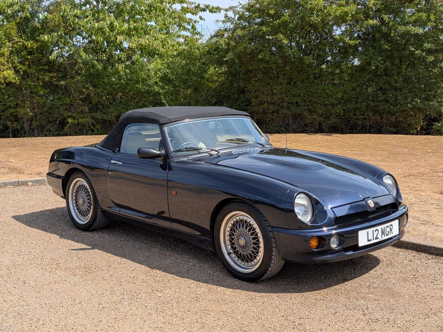 <p>1993 MG RV8</p>