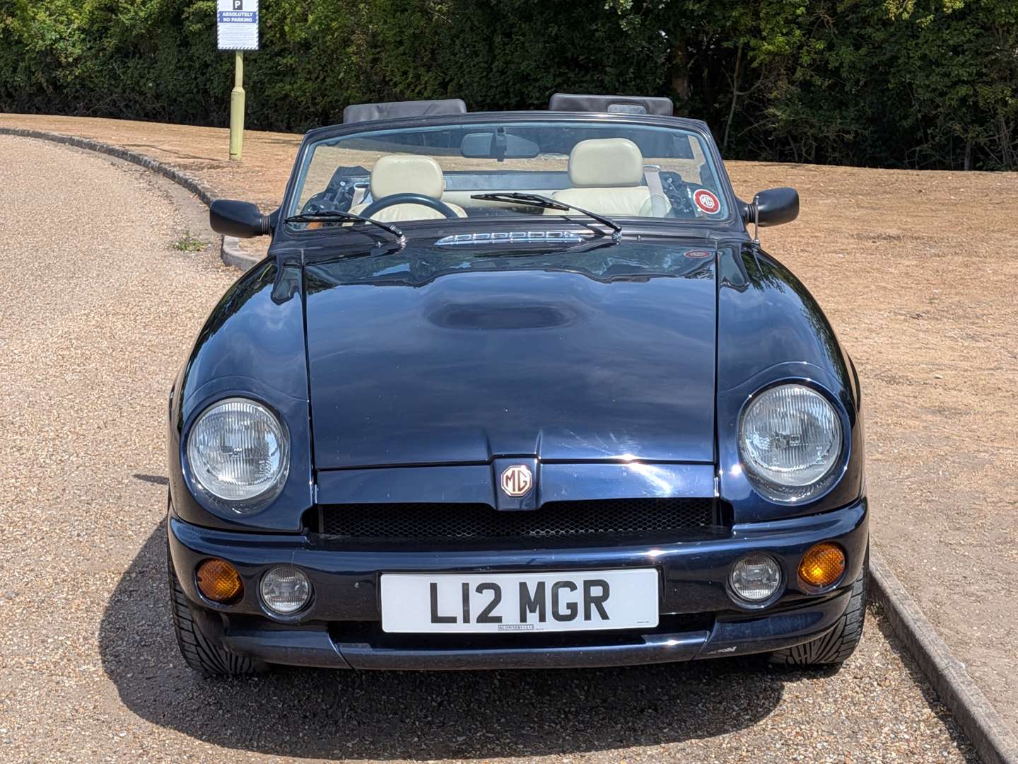 <p>1993 MG RV8</p>