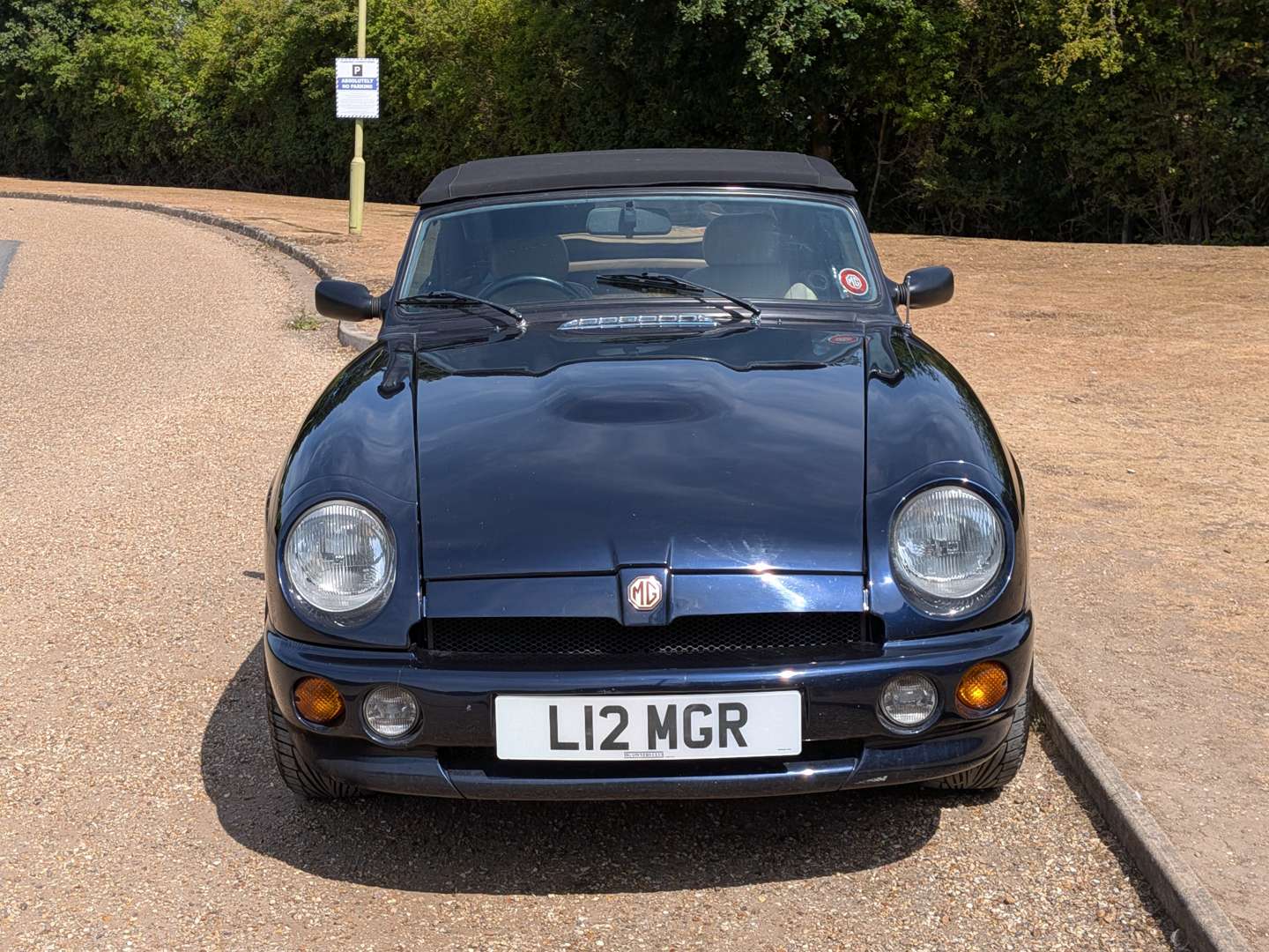 <p>1993 MG RV8</p>