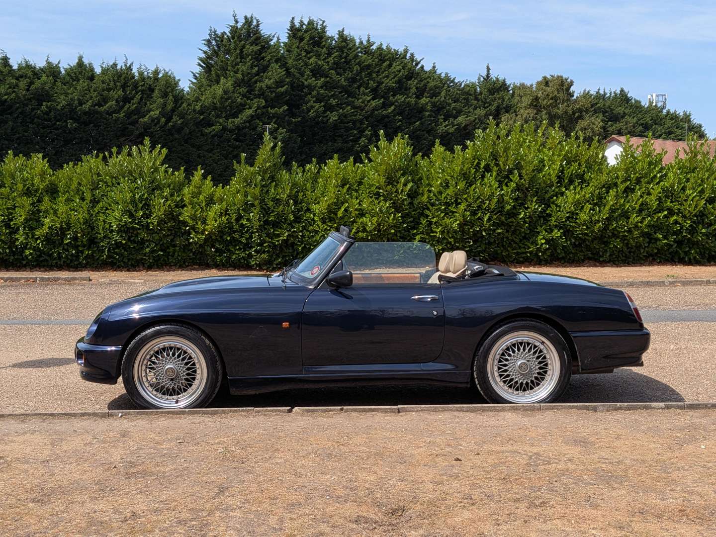 <p>1993 MG RV8</p>