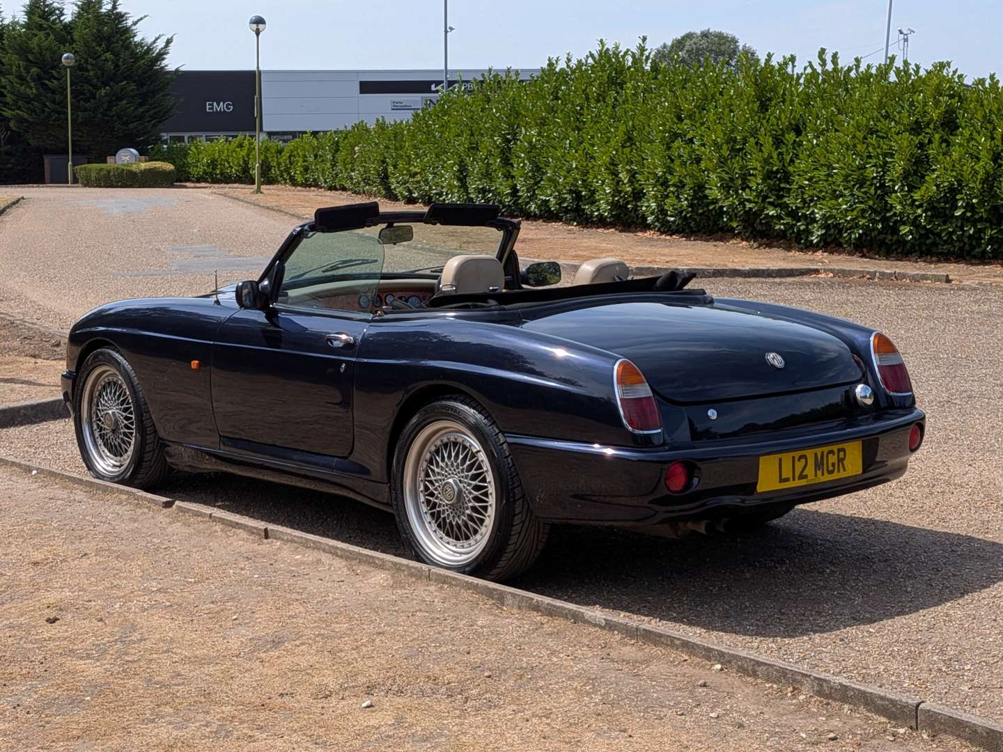 <p>1993 MG RV8</p>