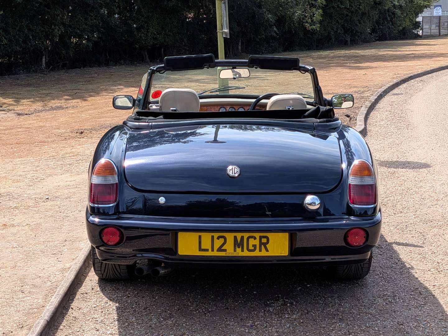 <p>1993 MG RV8</p>