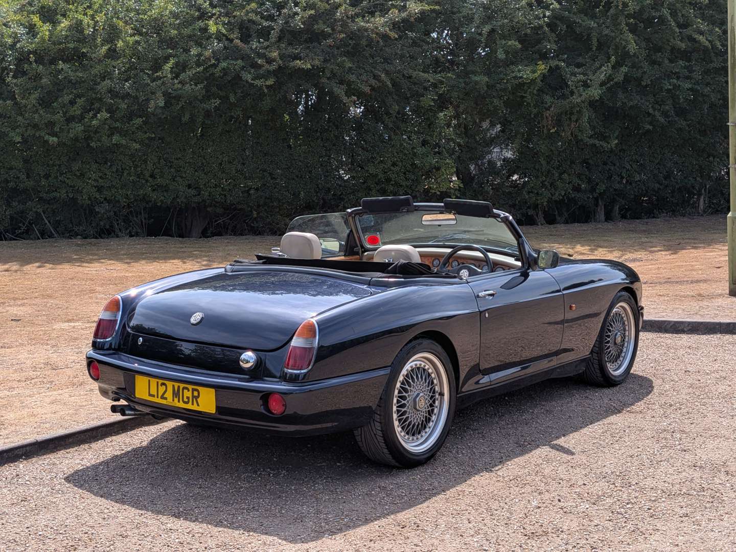 <p>1993 MG RV8</p>