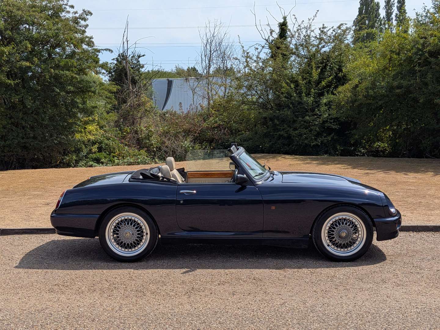 <p>1993 MG RV8</p>