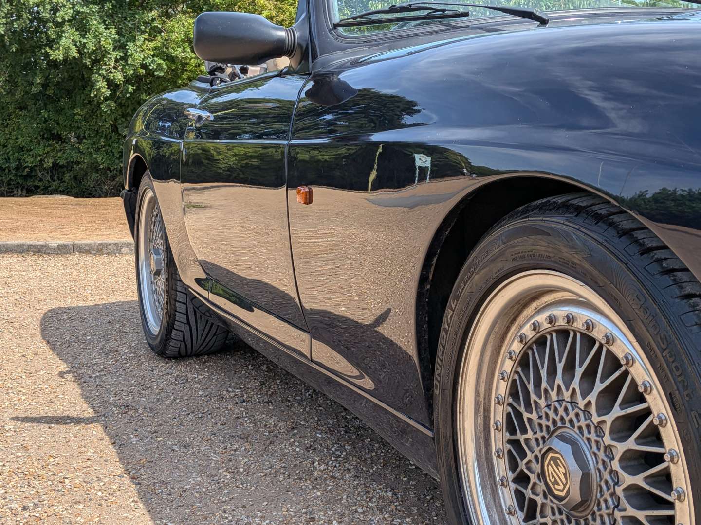 <p>1993 MG RV8</p>