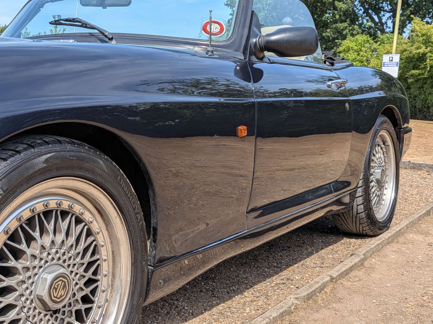 <p>1993 MG RV8</p>