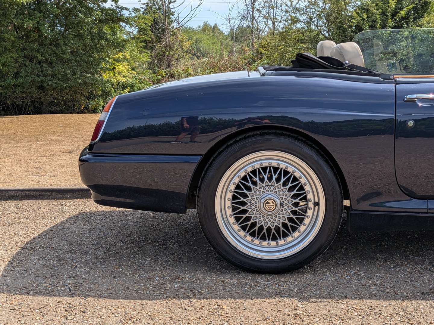 <p>1993 MG RV8</p>
