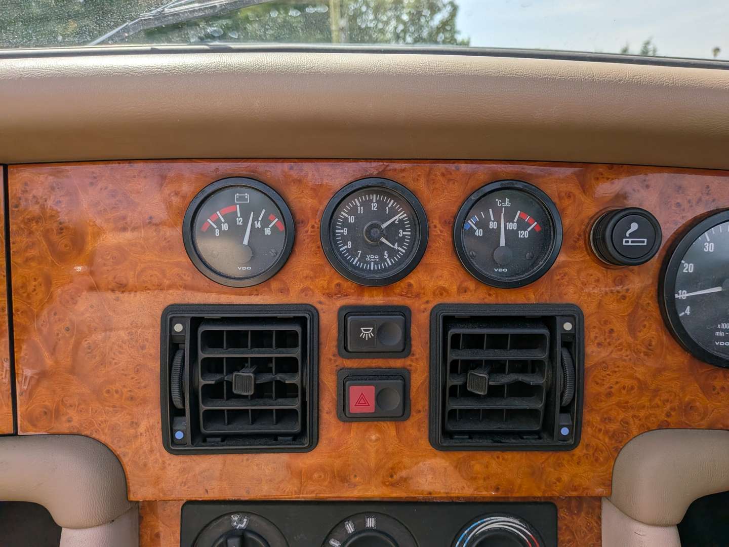 <p>1993 MG RV8</p>