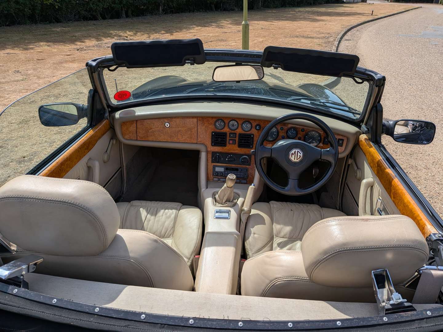 <p>1993 MG RV8</p>