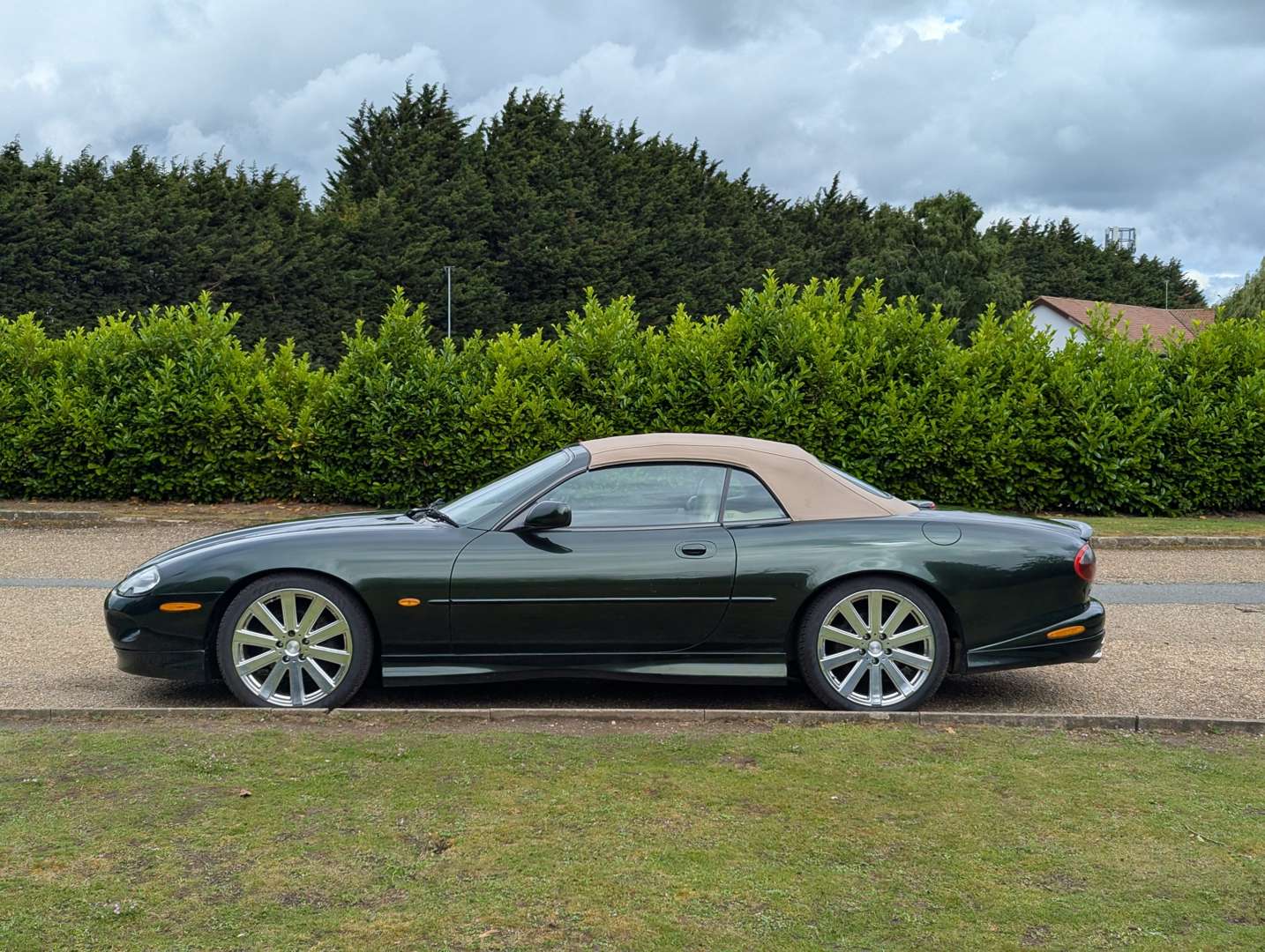 <p>1997 JAGUAR XK8 CONVERTIBLE AUTO</p>