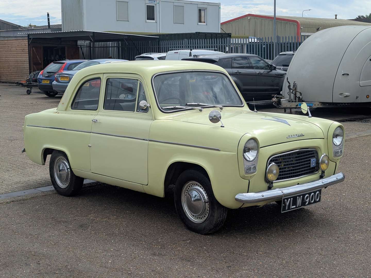 <p>1960 FORD 100E POPULAR</p>