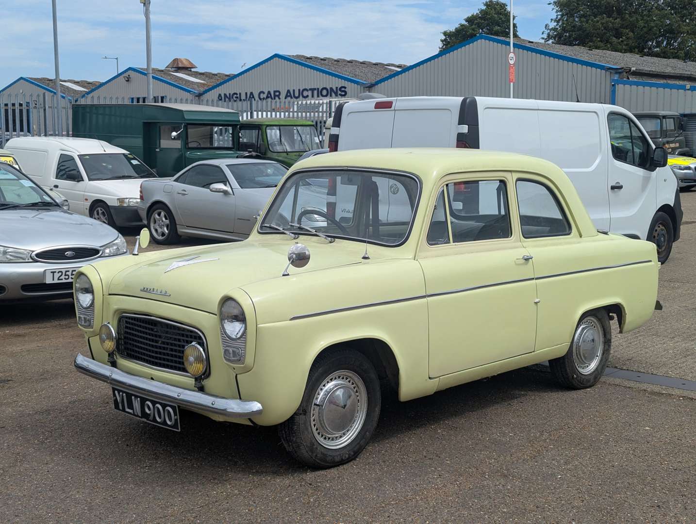 <p>1960 FORD 100E POPULAR</p>